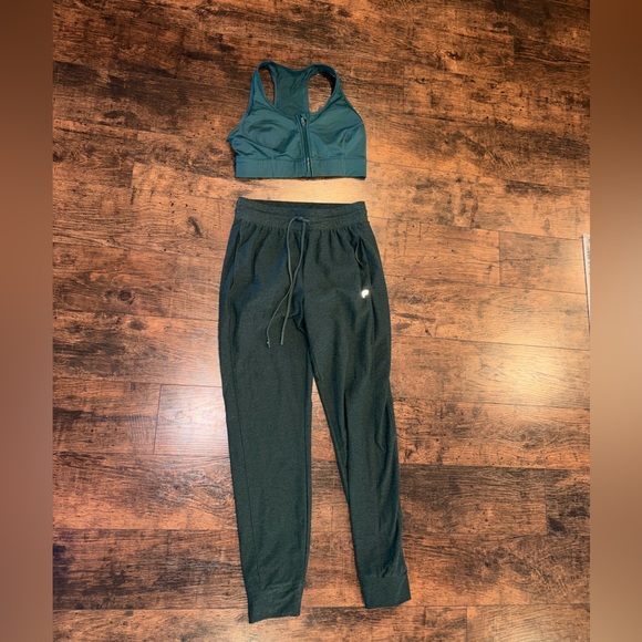 Fabletics Jogger Set - Picture 5 of 5
